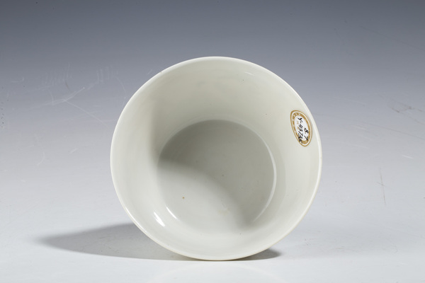 古玩陶瓷民國(guó)·粉彩庭院仕女圖馬蹄碗拍賣，當(dāng)前價(jià)格16000元