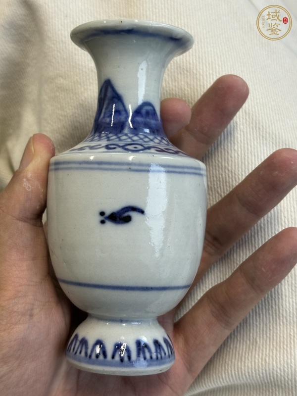 古玩陶瓷花卉紋青花瓶真品鑒賞圖