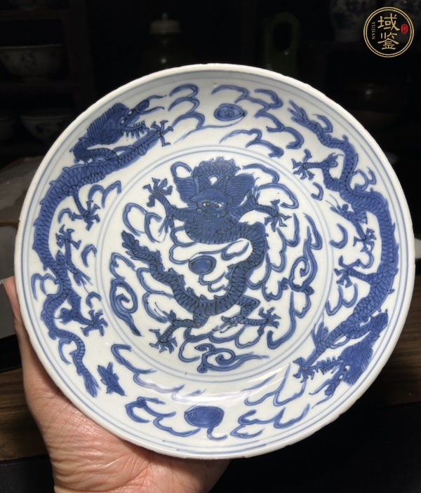 古玩陶瓷青花趕珠龍紋盤真品鑒賞圖