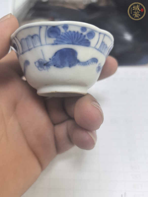 古玩陶瓷青花松鼠紋花口杯真品鑒賞圖