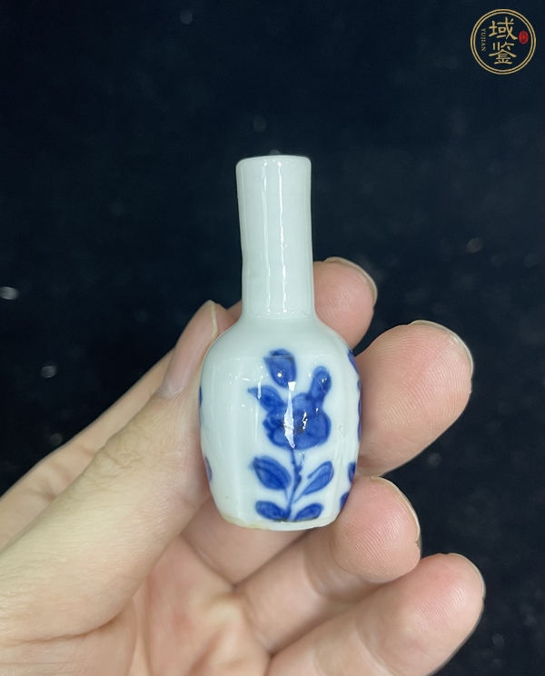 古玩陶瓷青花花卉紋長頸瓶真品鑒賞圖