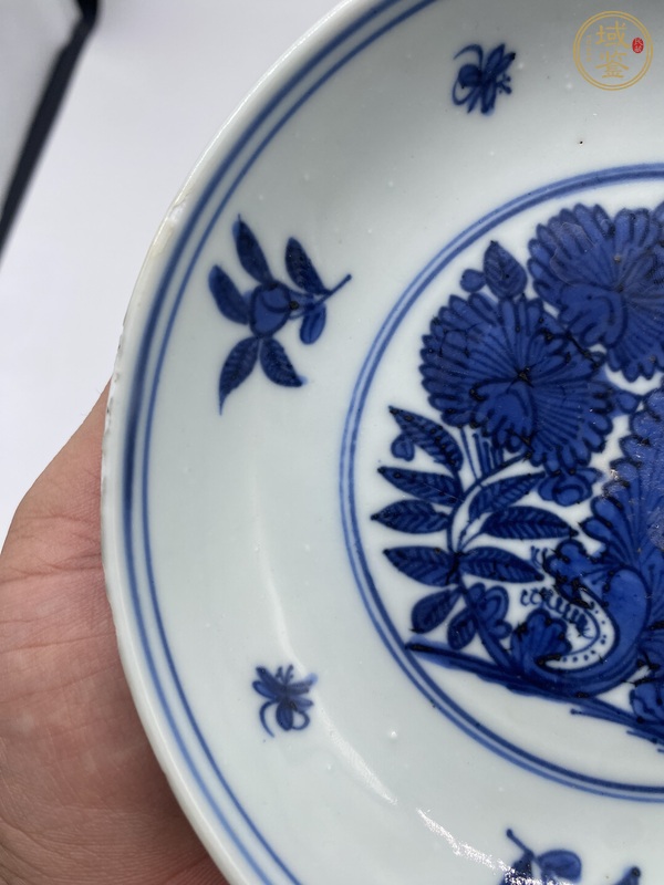 古玩陶瓷青花花卉紋盤真品鑒賞圖