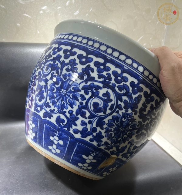 古玩陶瓷青花纏枝蓮紋卷缸真品鑒賞圖