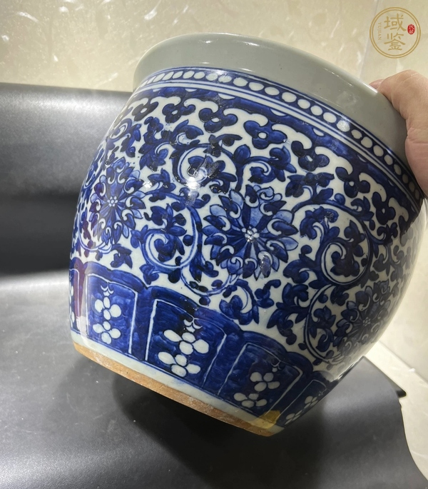 古玩陶瓷青花纏枝蓮紋卷缸真品鑒賞圖