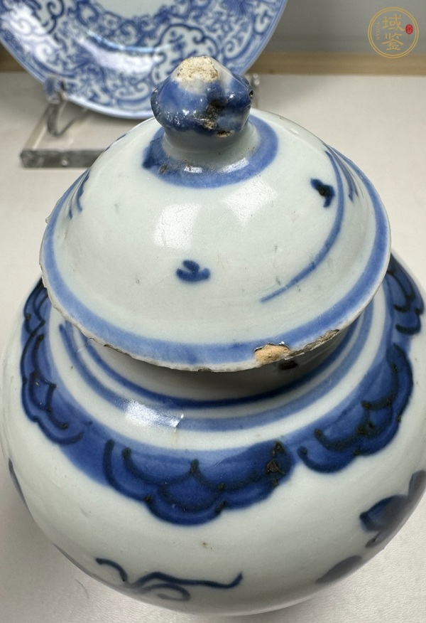 古玩陶瓷青花洞石花卉紋蓋罐真品鑒賞圖