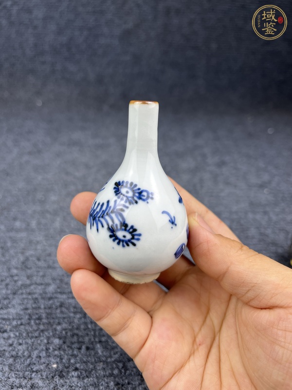 古玩陶瓷青花花卉紋小膽瓶真品鑒賞圖