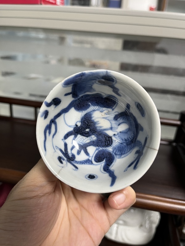 古玩轉(zhuǎn)賣雍正過墻龍紋青花杯拍賣，當(dāng)前價(jià)格118888元