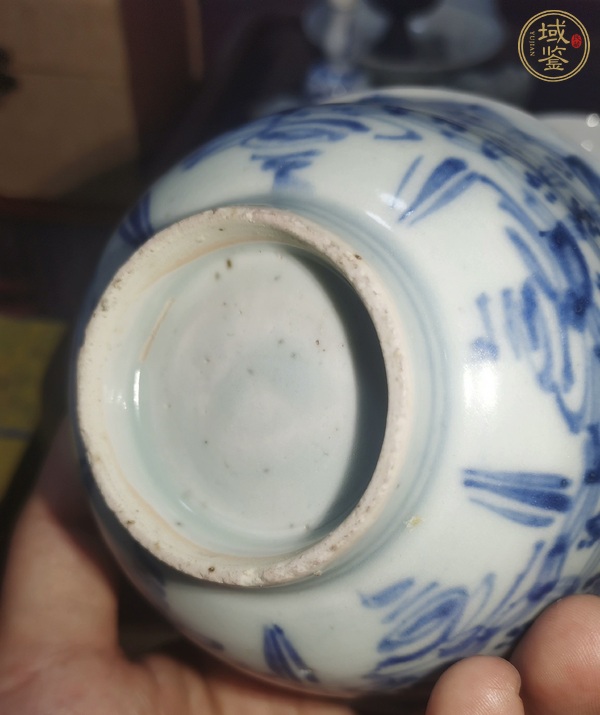 古玩陶瓷青花外銅錢內(nèi)瓔珞紋茶碗真品鑒賞圖