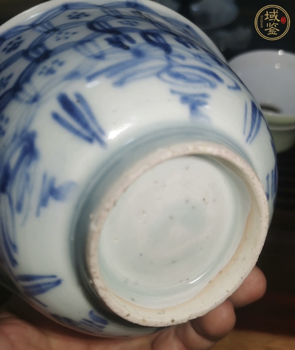 古玩陶瓷青花外銅錢內(nèi)瓔珞紋茶碗真品鑒賞圖