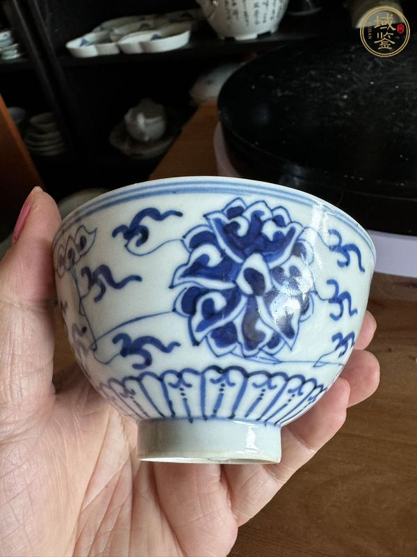 古玩陶瓷青花纏枝花卉紋碗真品鑒賞圖