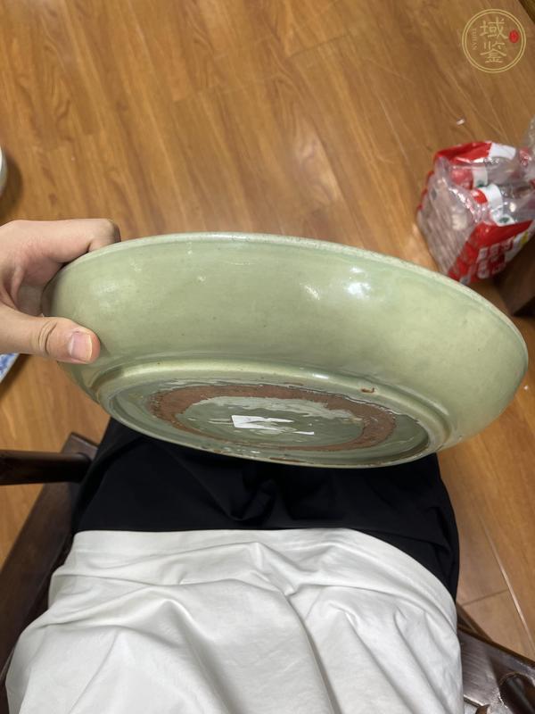 古玩陶瓷龍泉青瓷印花盤真品鑒賞圖