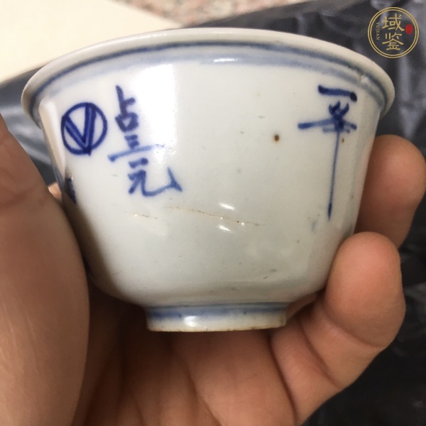 古玩陶瓷日本仿明晚青花人物杯真品鑒賞圖