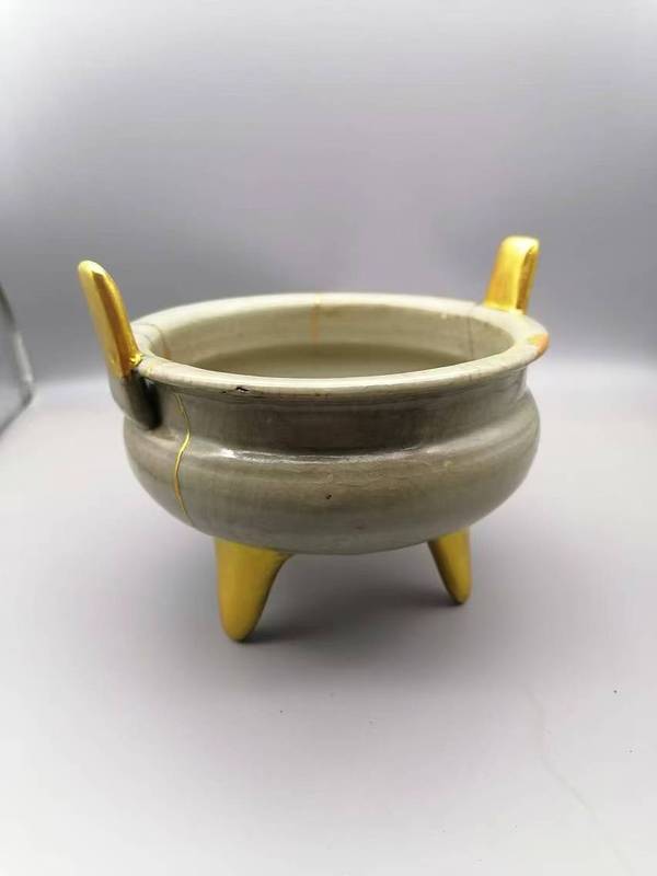 古玩陶瓷宋元青瓷三足香爐拍賣，當(dāng)前價(jià)格800元
