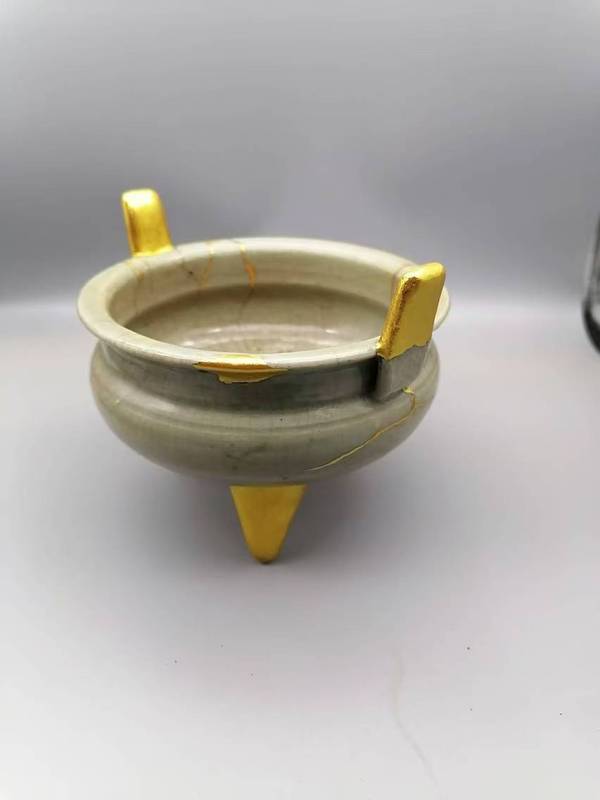 古玩陶瓷宋元青瓷三足香爐拍賣，當(dāng)前價(jià)格800元
