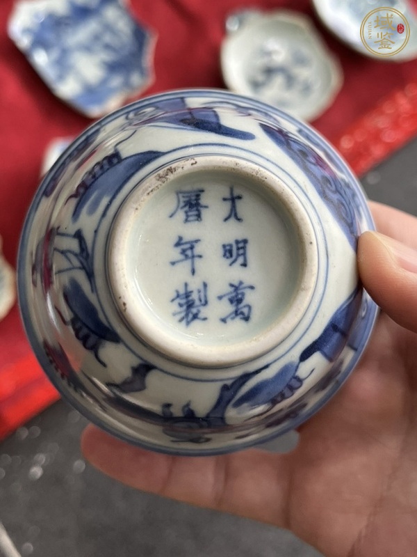 古玩陶瓷日本20世紀(jì)青花人物杯真品鑒賞圖