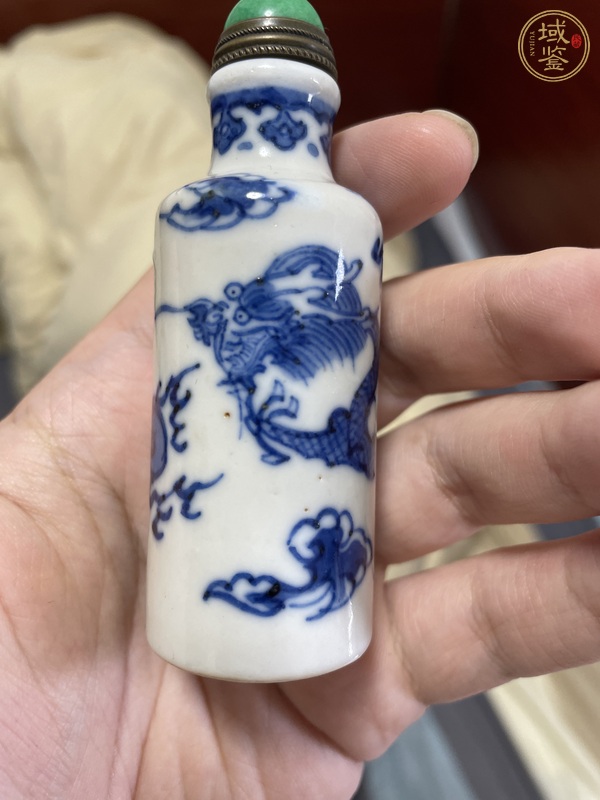 古玩陶瓷青花趕珠龍紋鼻煙壺真品鑒賞圖