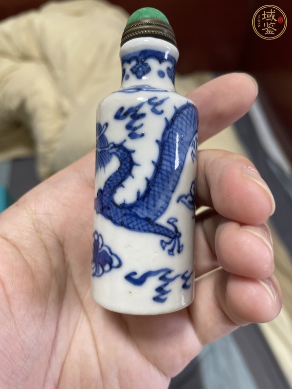 古玩陶瓷青花趕珠龍紋鼻煙壺真品鑒賞圖