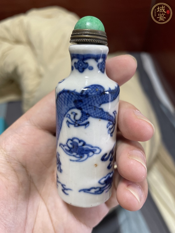 古玩陶瓷青花趕珠龍紋鼻煙壺真品鑒賞圖