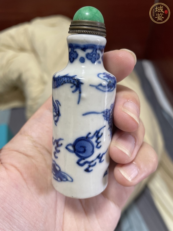 古玩陶瓷青花趕珠龍紋鼻煙壺真品鑒賞圖