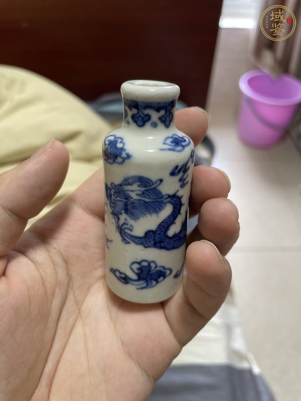 古玩陶瓷青花趕珠龍紋鼻煙壺真品鑒賞圖