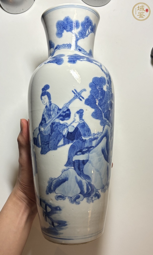 古玩陶瓷青花侍女器樂紋瓶真品鑒賞圖