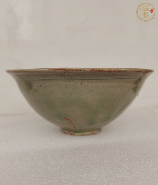 古玩陶瓷耀州窯青釉團菊碗真品鑒賞圖