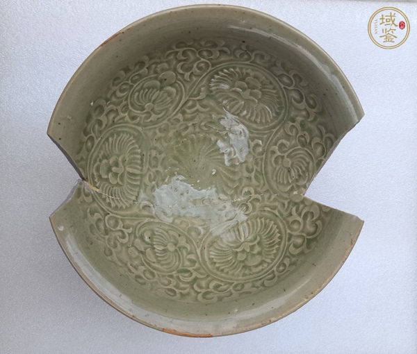 古玩陶瓷耀州窯青釉團菊碗真品鑒賞圖