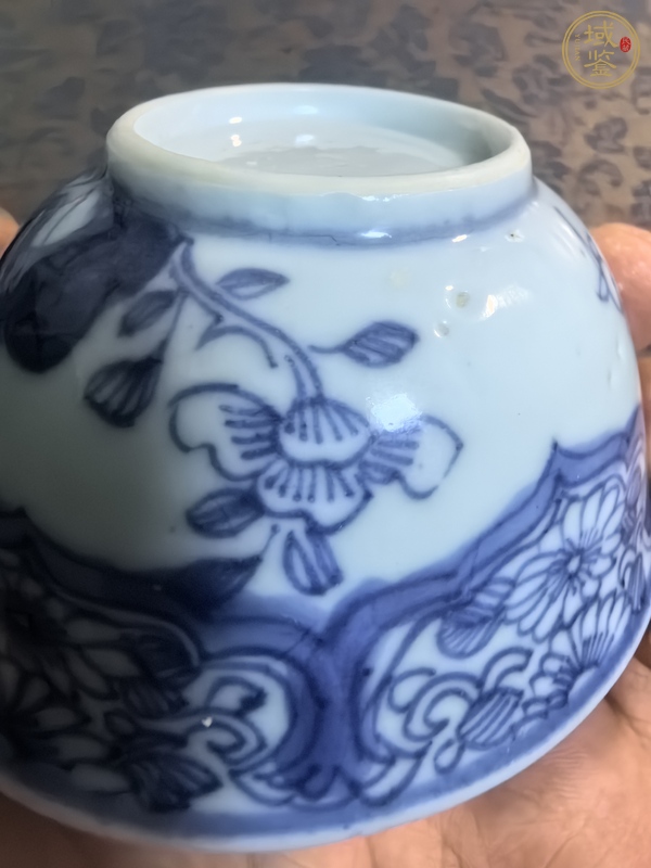 古玩陶瓷花卉紋青花杯真品鑒賞圖