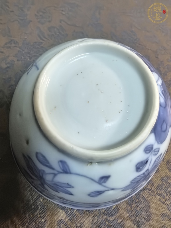 古玩陶瓷花卉紋青花杯真品鑒賞圖