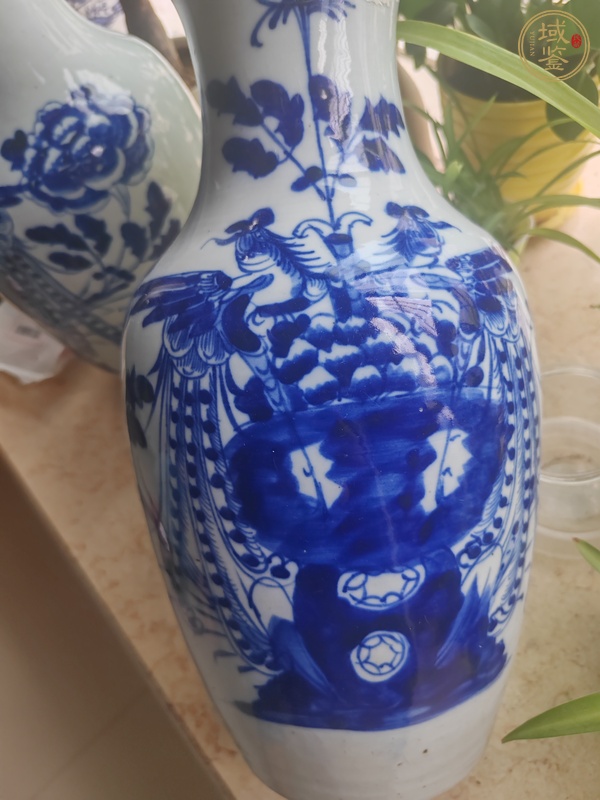 古玩陶瓷鳳凰牡丹紋青花瓶真品鑒賞圖