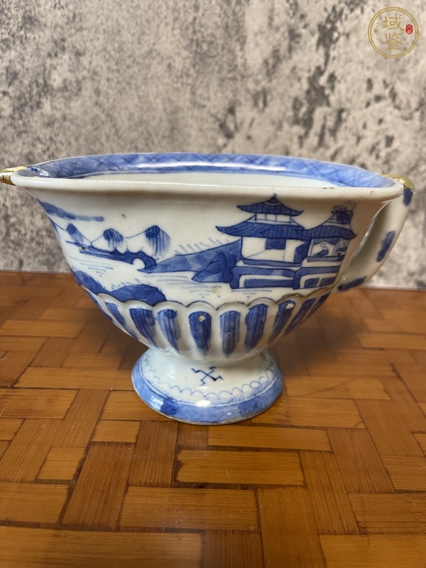 古玩陶瓷山水亭臺(tái)樓閣青花杯真品鑒賞圖