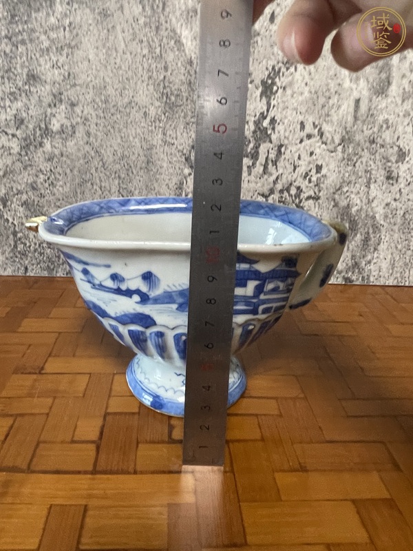 古玩陶瓷山水亭臺樓閣青花杯真品鑒賞圖