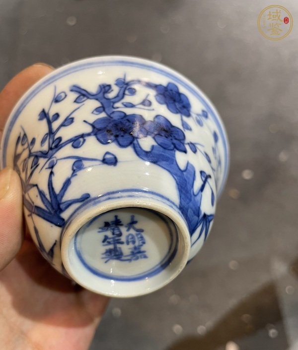 古玩陶瓷清代青花歲寒三友圖杯真品鑒賞圖