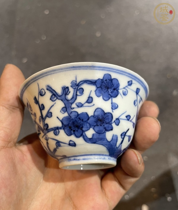 古玩陶瓷清代青花歲寒三友圖杯真品鑒賞圖