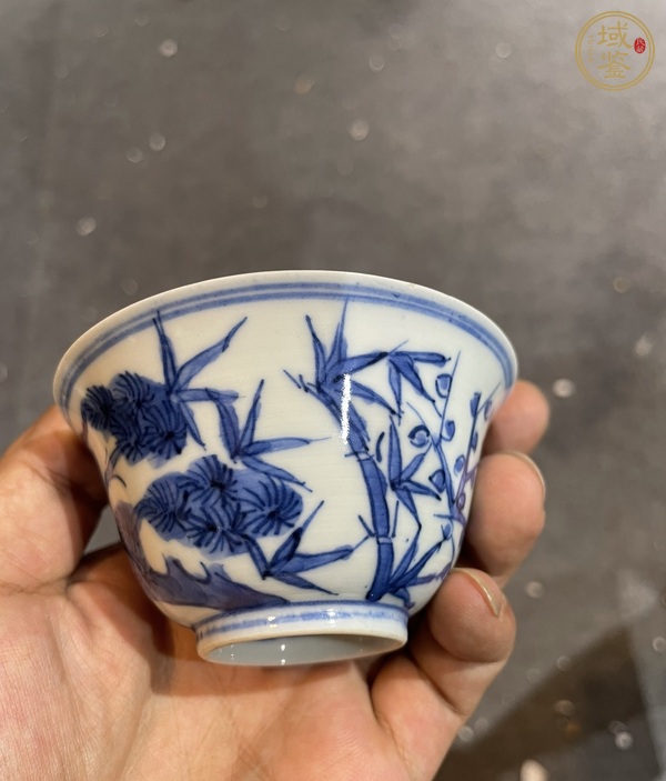 古玩陶瓷清代青花歲寒三友圖杯真品鑒賞圖