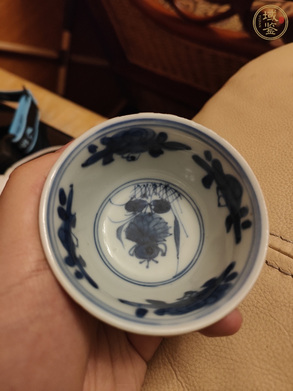 古玩陶瓷外紫金釉內(nèi)青花杯真品鑒賞圖