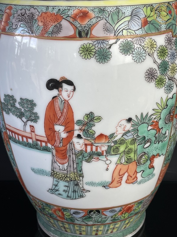 古玩陶瓷五彩開窗人物花藍(lán)瓶真品鑒賞圖