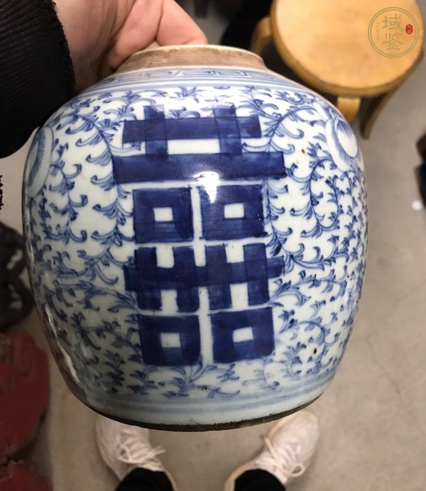 古玩陶瓷青花淡描花卉紋喜字罐真品鑒賞圖