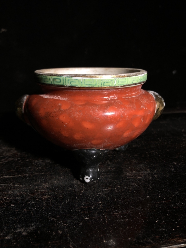 古玩陶瓷**紅釉獅耳三足爐拍賣(mài),當(dāng)前價(jià)格1999元