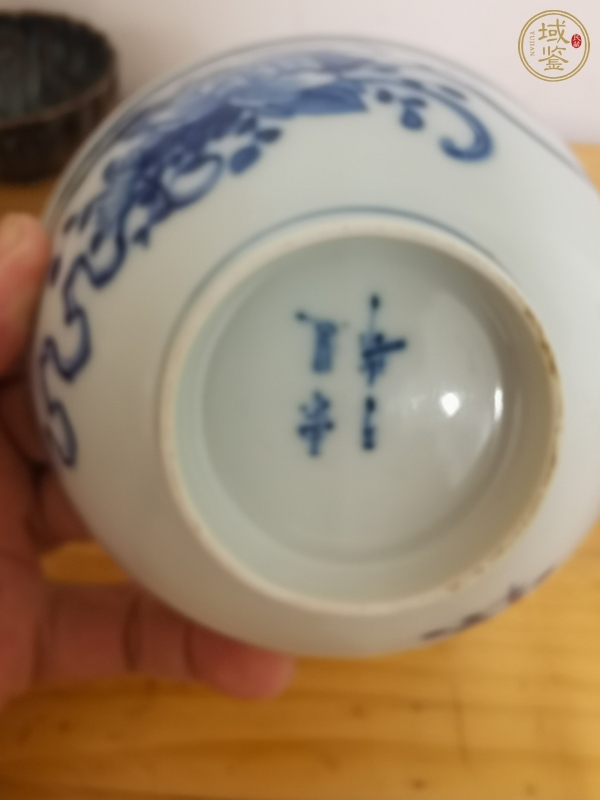 古玩陶瓷花卉紋青花碗真品鑒賞圖