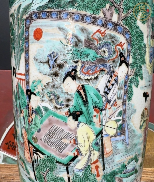 古玩陶瓷五彩人物侍女棒槌瓶真品鑒賞圖