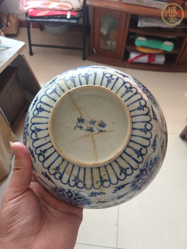 古玩陶瓷花卉紋青花碗真品鑒賞圖