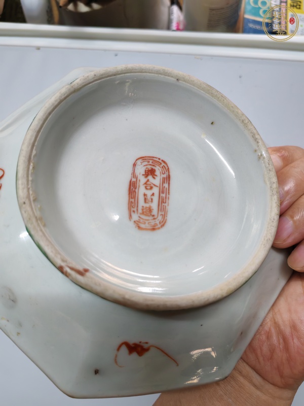 古玩陶瓷粉彩人物海棠貢盤真品鑒賞圖