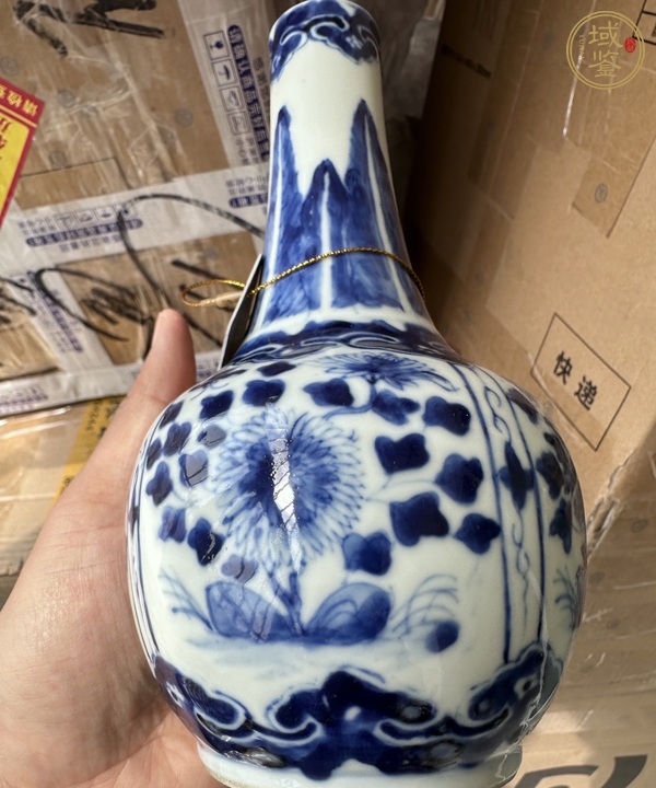 古玩陶瓷青花花卉紋天球瓶真品鑒賞圖