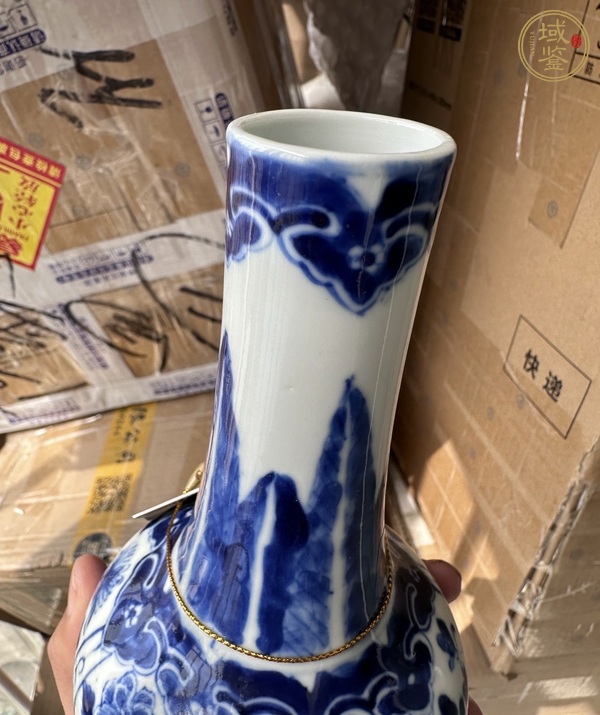 古玩陶瓷青花花卉紋天球瓶真品鑒賞圖