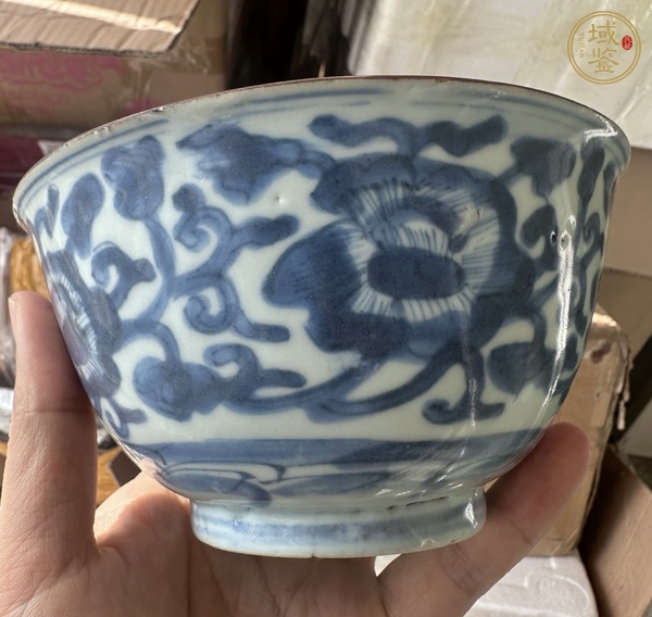 古玩陶瓷青花纏枝花卉紋茶碗真品鑒賞圖