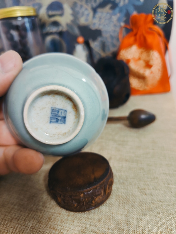 古玩陶瓷豆青釉杯子真品鑒賞圖