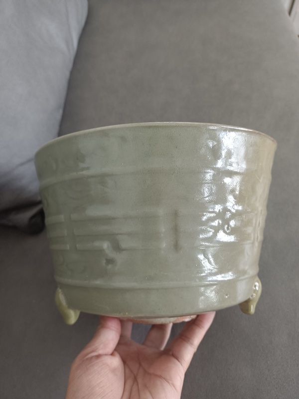 古玩陶瓷明代·龍泉青瓷八卦三足爐拍賣,當(dāng)前價(jià)格8000元