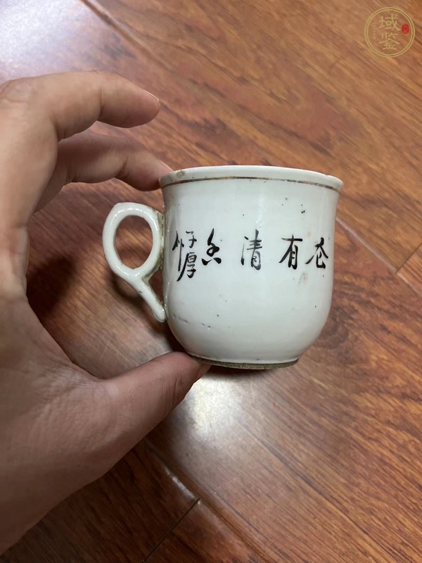 古玩陶瓷花卉紋粉彩執(zhí)杯真品鑒賞圖