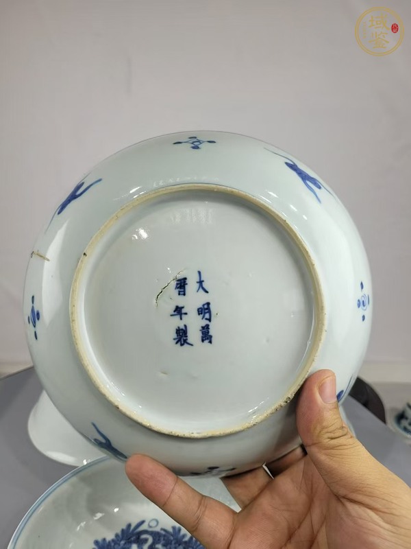 古玩陶瓷青花蓮?fù)邪藢毤y盤真品鑒賞圖